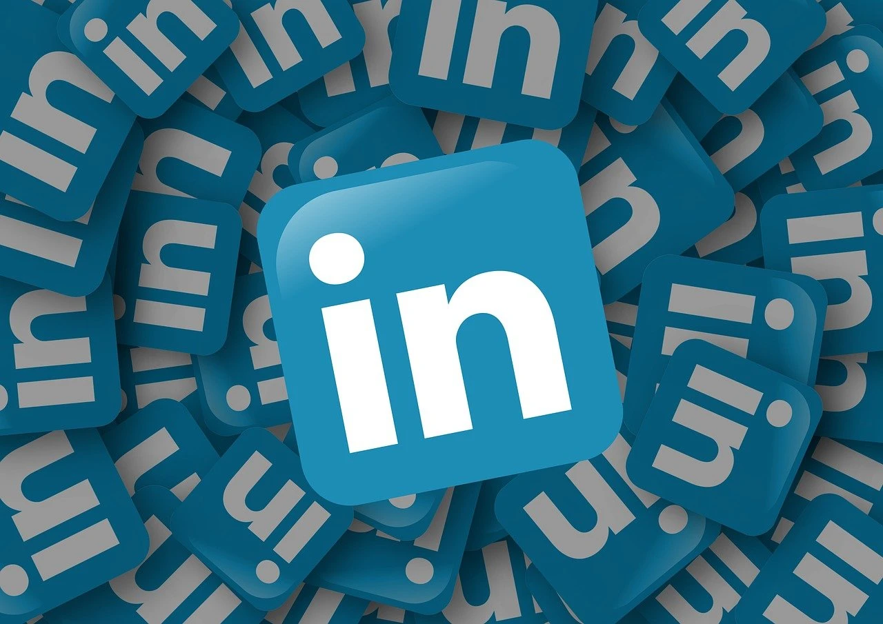 ¿Cómo utilizar «LinkedIn» eficientemente dentro de tu estrategia de marketing educativo?